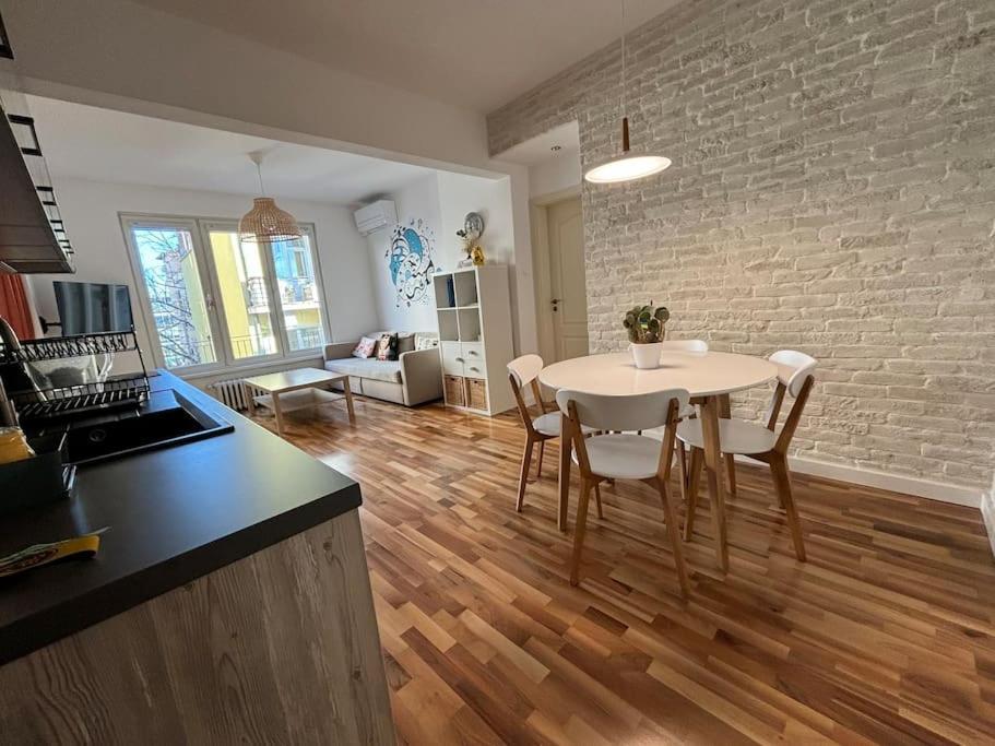 Family Friendly Downtown Apart София Екстериор снимка