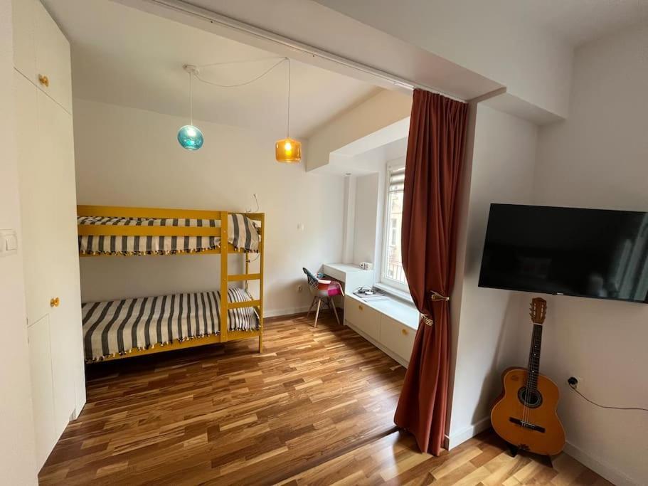 Family Friendly Downtown Apart София Екстериор снимка