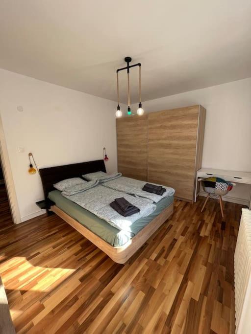 Family Friendly Downtown Apart София Екстериор снимка